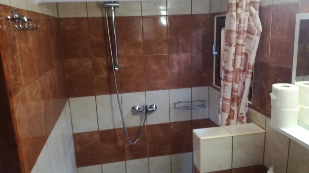 Keri Apartman Mosonmagyaróvár Eksteriør billede